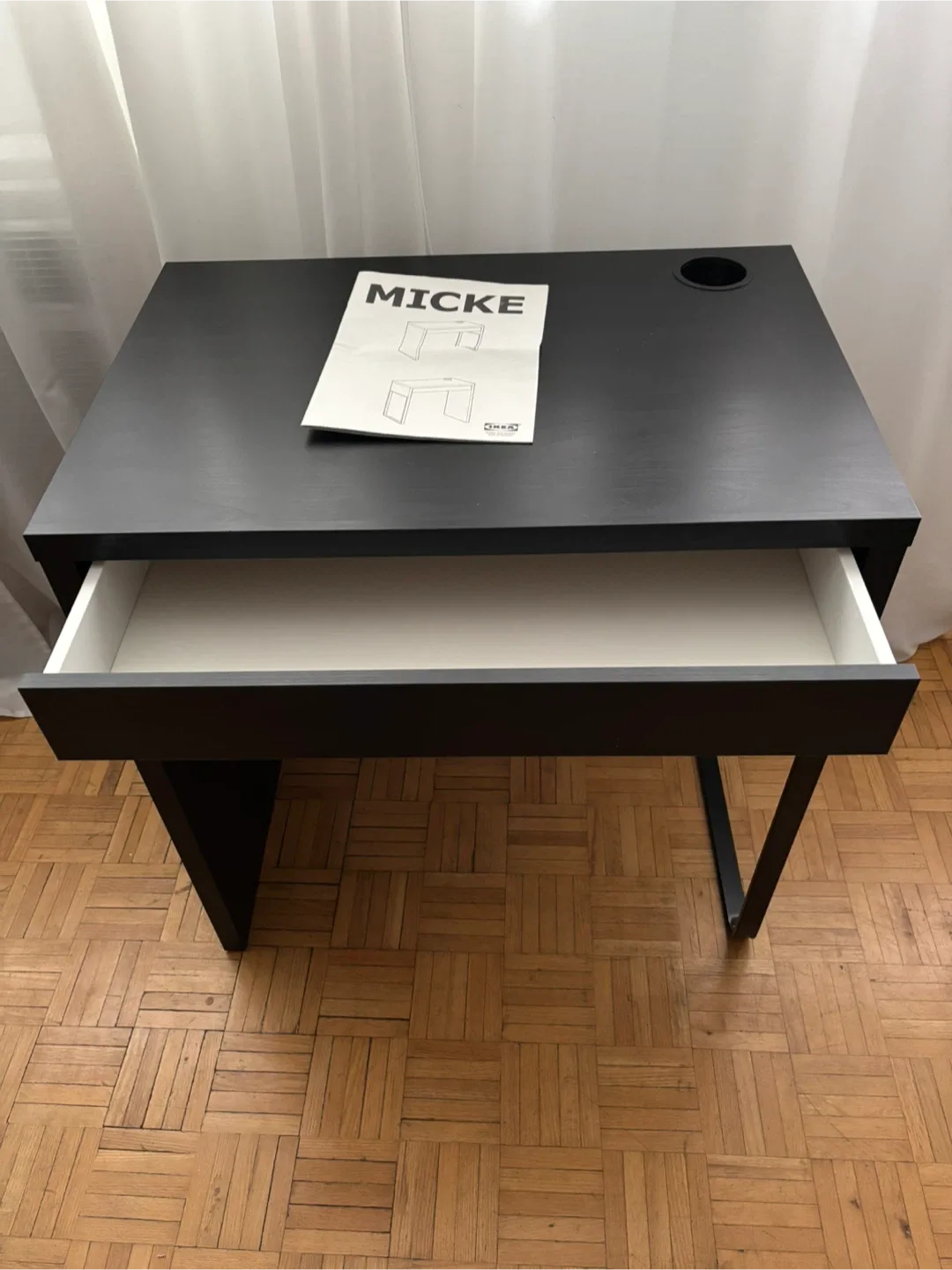 IKEA MICKE Desk - Black image indicator(2)