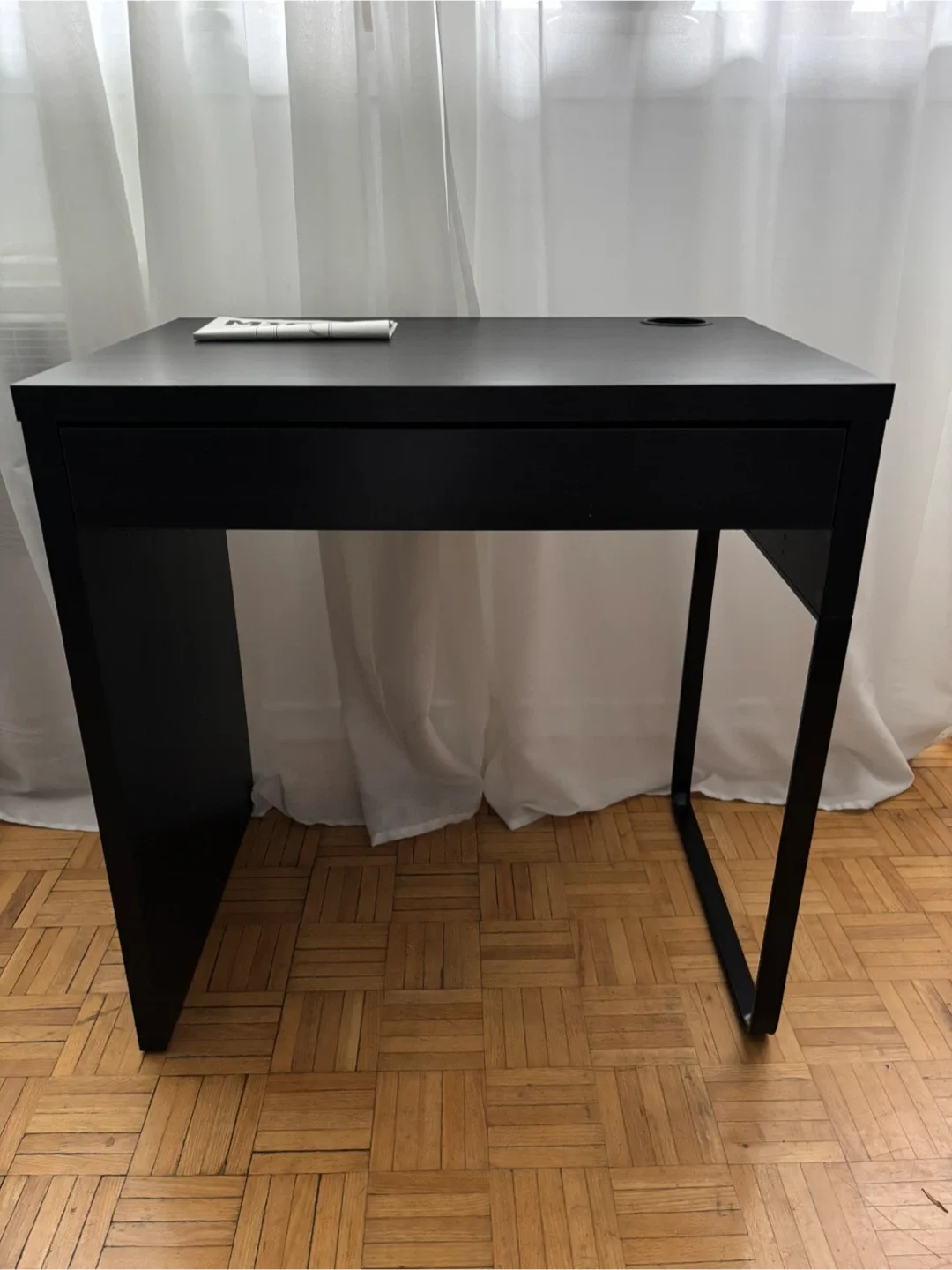 IKEA MICKE Desk - Black image indicator(4)