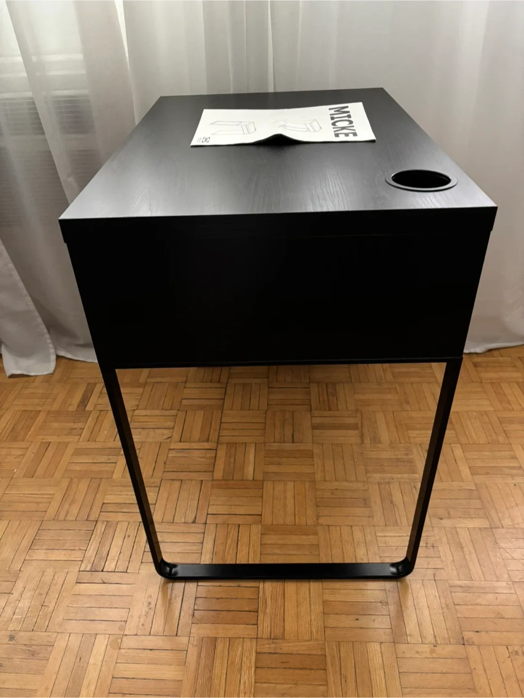 IKEA MICKE Desk - Black image indicator(7)