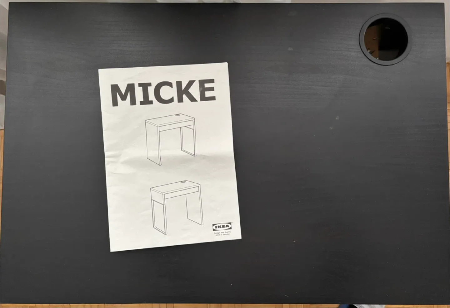 IKEA MICKE Desk - Black image indicator(3)
