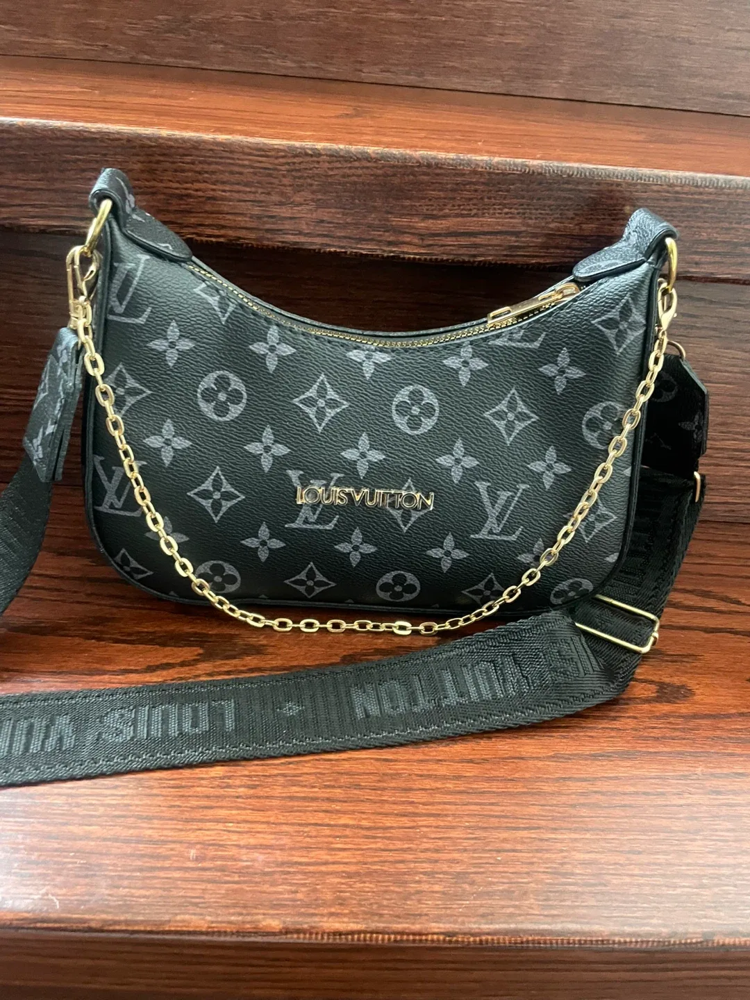 Louis Vuitton Black Leather Shoulder Bag image indicator(2)