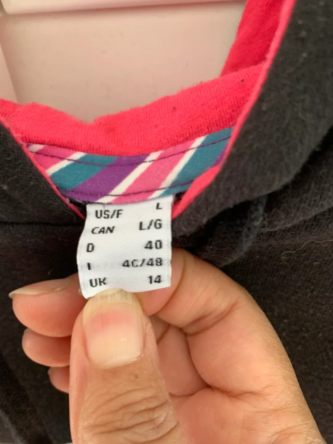 Ladies FILA Hooded Sweater (large) for $10 image indicator(3)