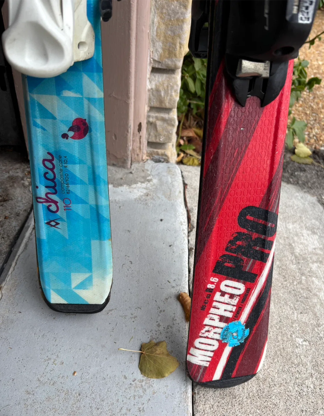 Volkl Chica 110cm & Elan Morpheo Pro 120cm Skis image indicator(5)