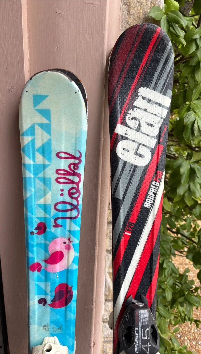 Volkl Chica 110cm & Elan Morpheo Pro 120cm Skis image indicator(8)
