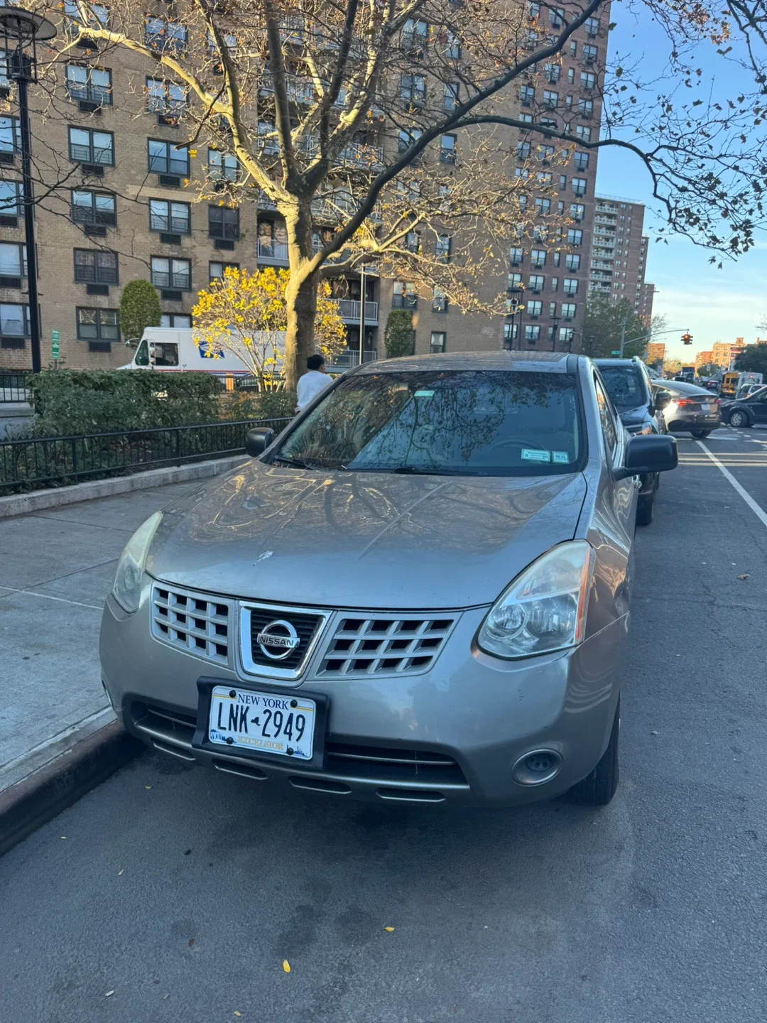 Gray Nissan Rogue S AWD image indicator(5)