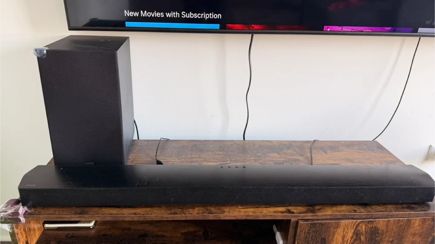 Samsung 4K QLED TV and Soundbar with Woofer image indicator(2)