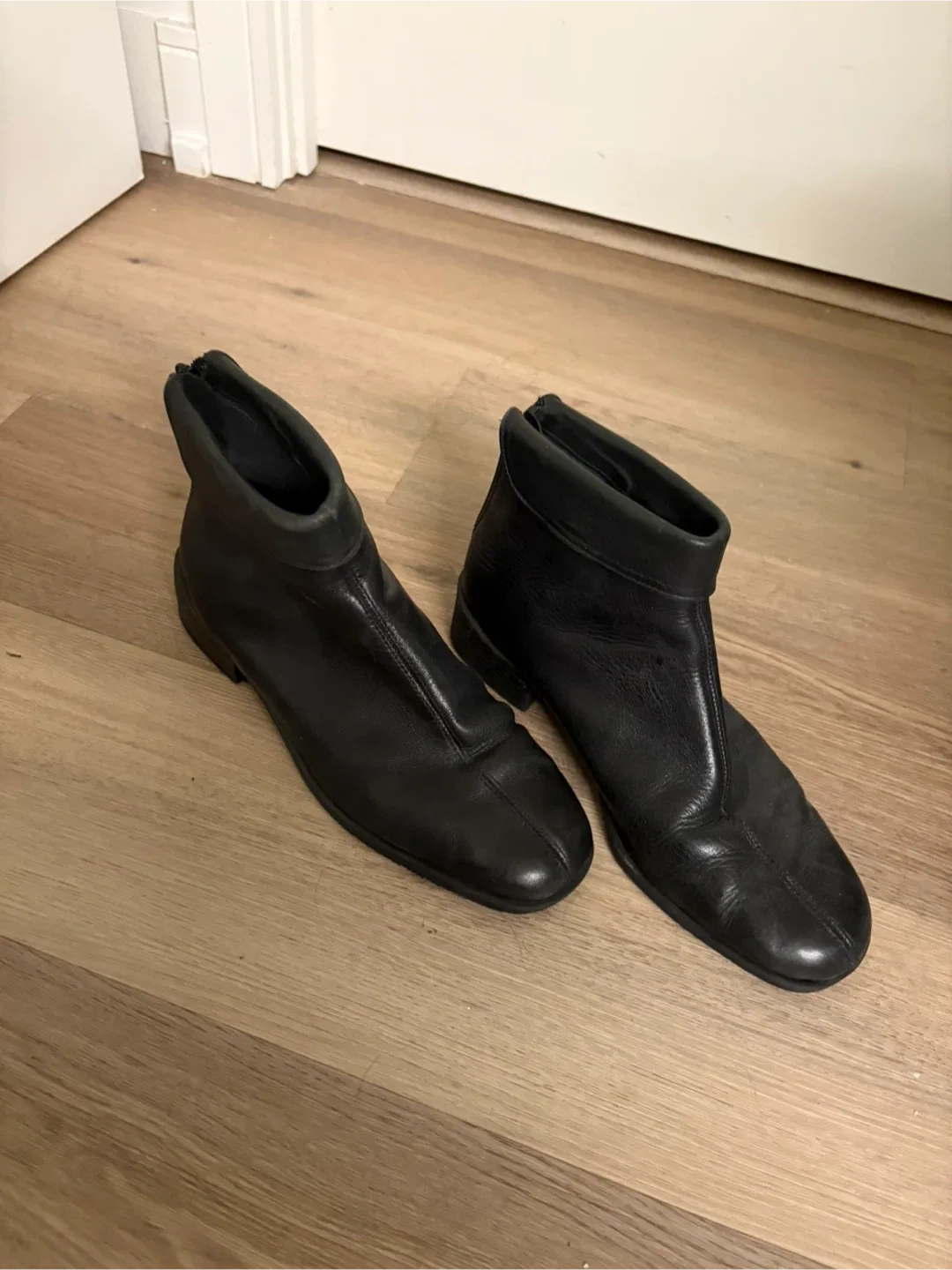 Arrezo genuine Leather Ankle Boots image indicator(2)