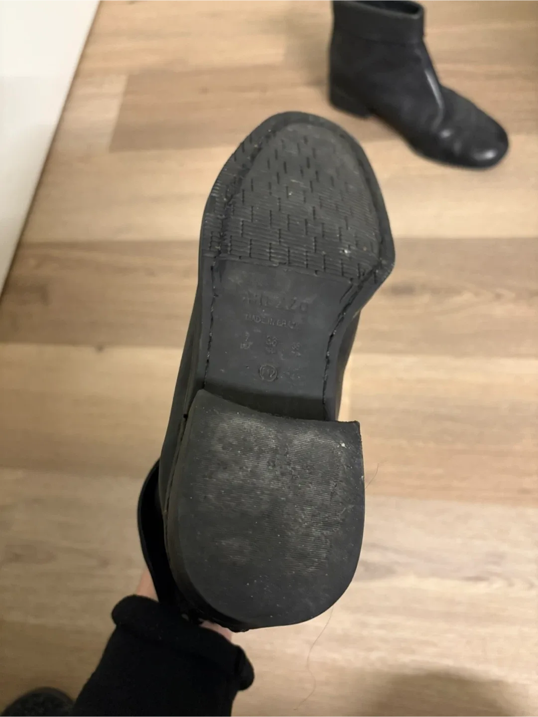 Arrezo genuine Leather Ankle Boots image indicator(3)