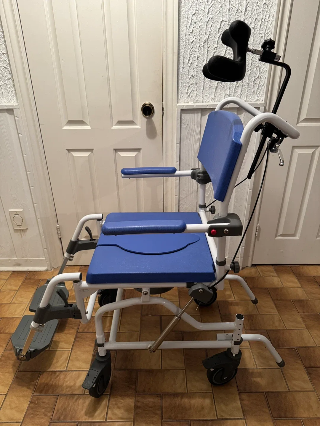 Tilt Shower Commode Chair image indicator(3)
