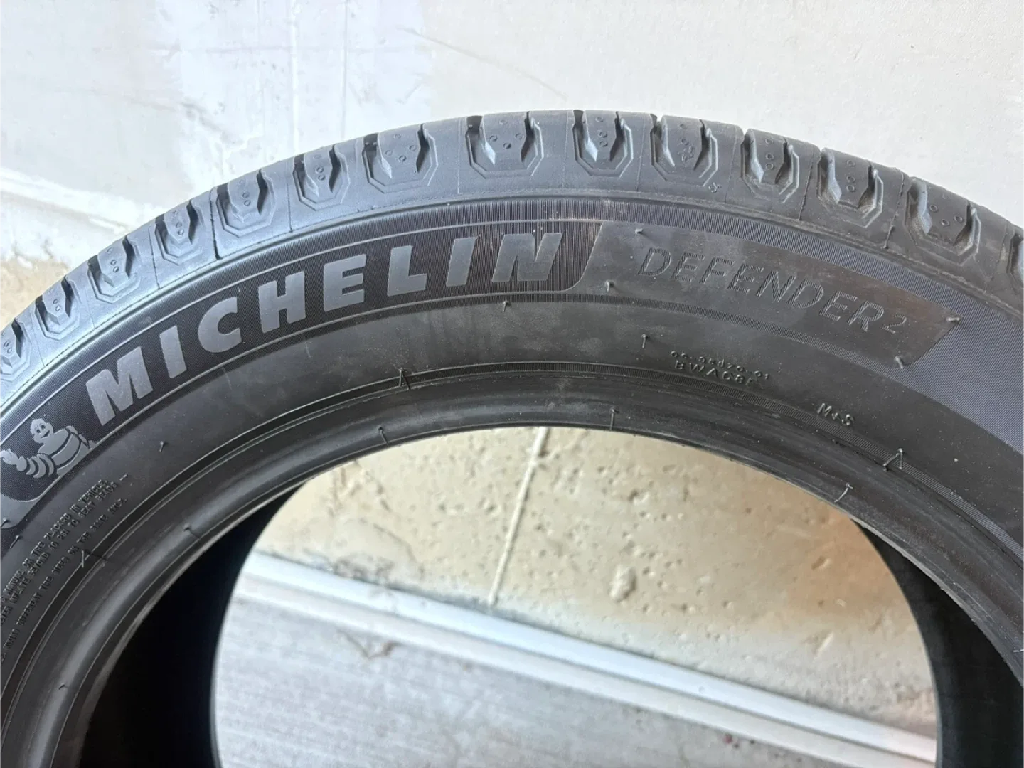 Michelin Defender 2 Tire 235/55R18 image indicator(2)