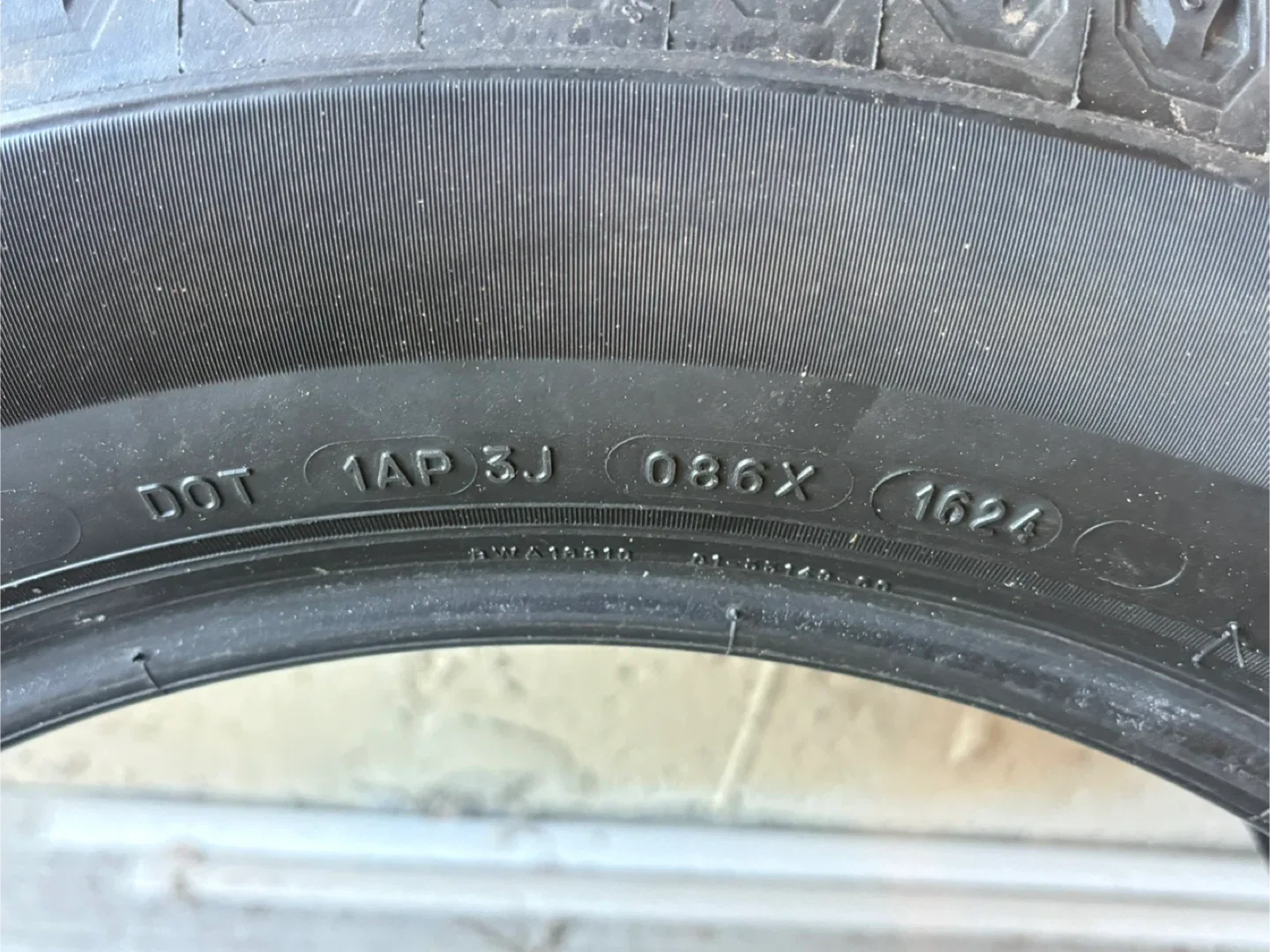 Michelin Defender 2 Tire 235/55R18 image indicator(4)