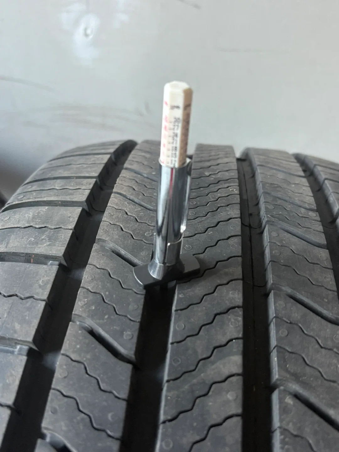 Michelin Defender 2 Tire 235/55R18 image indicator(7)