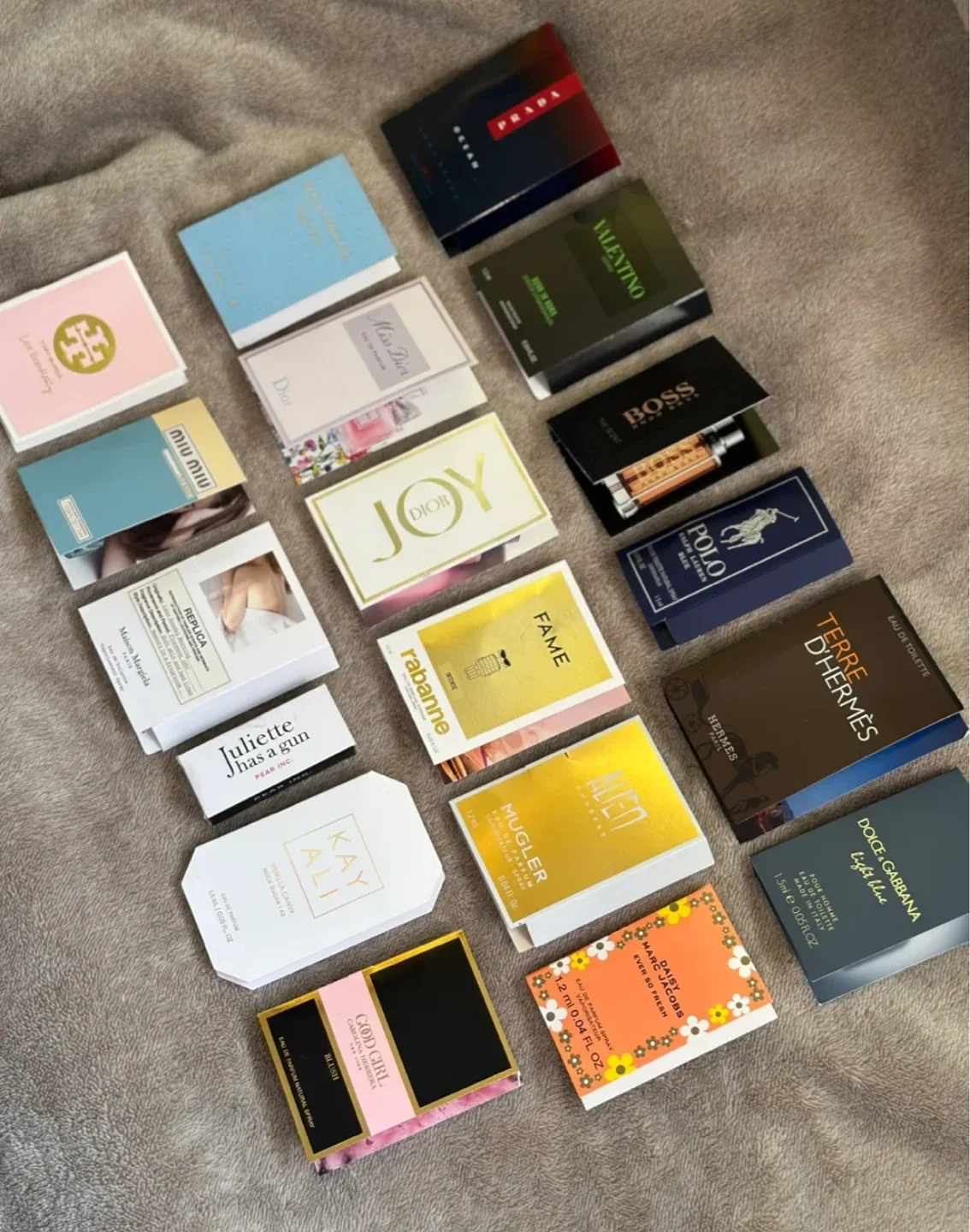 Mixed Perfume Sample Bundle image indicator(2)