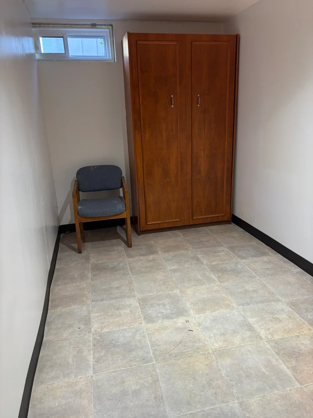 $600 One bedroom for rent image indicator(2)