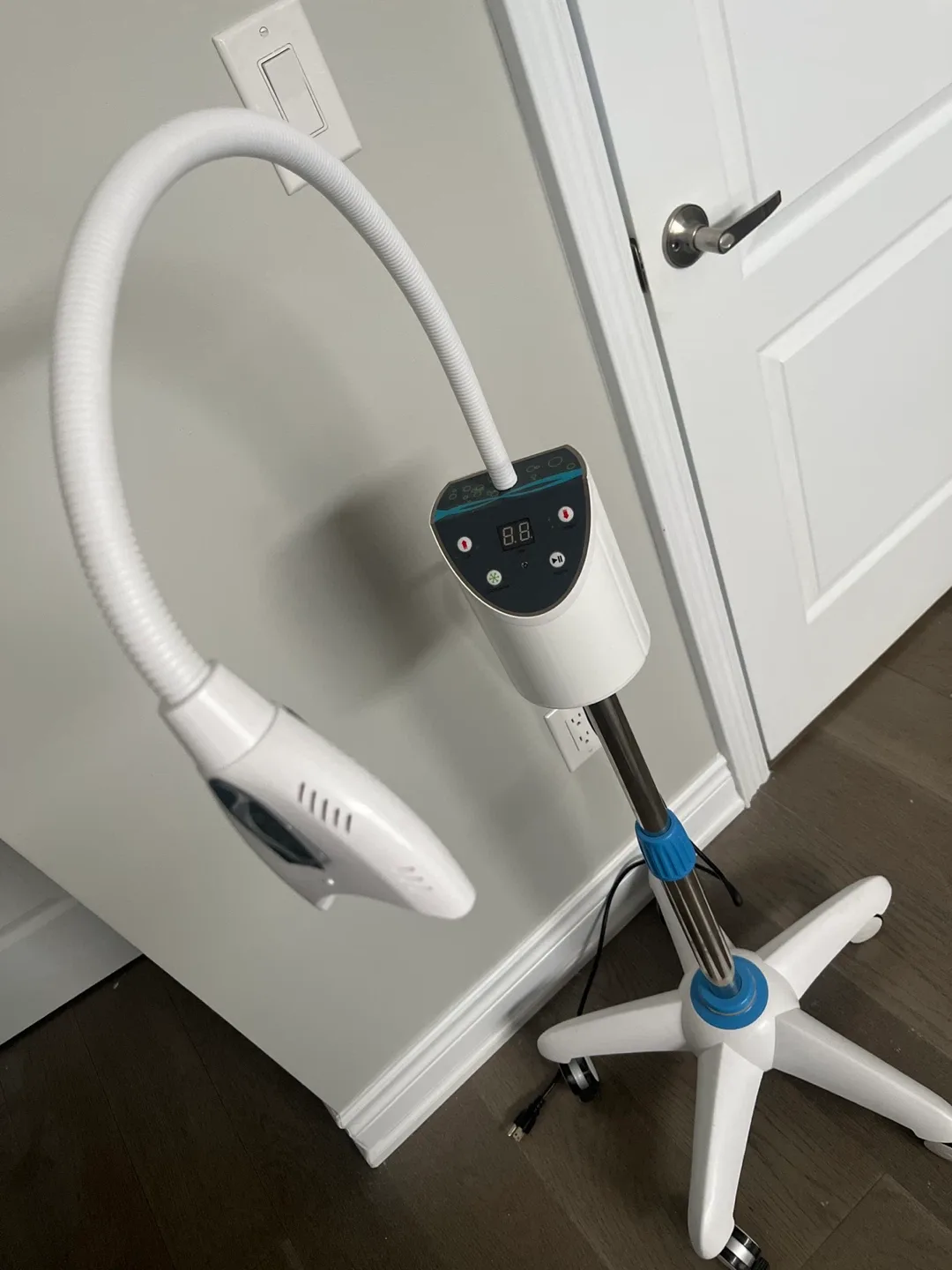 Adjustable LED Teeth Whitening Lamp image indicator(3)