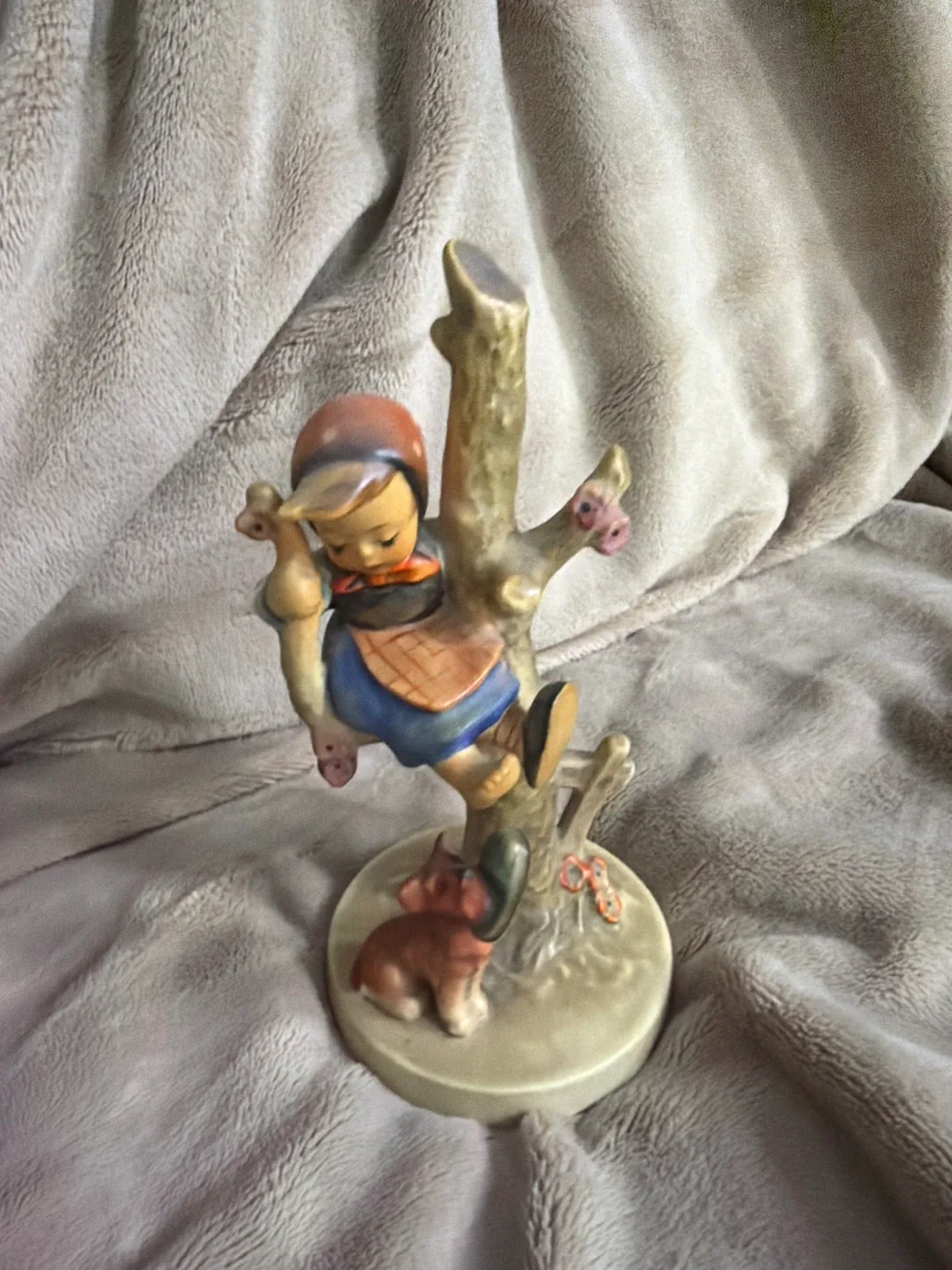 Vintage Goebel Hummel Figurine 55/B thumbnail