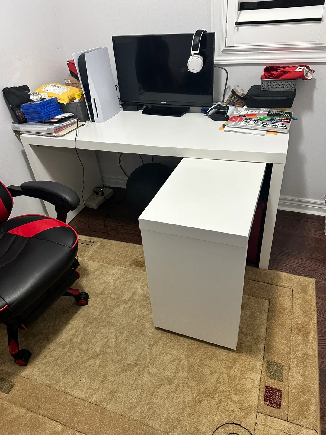 IKEA Malm Desk with Pull-out Panel - White image indicator(2)