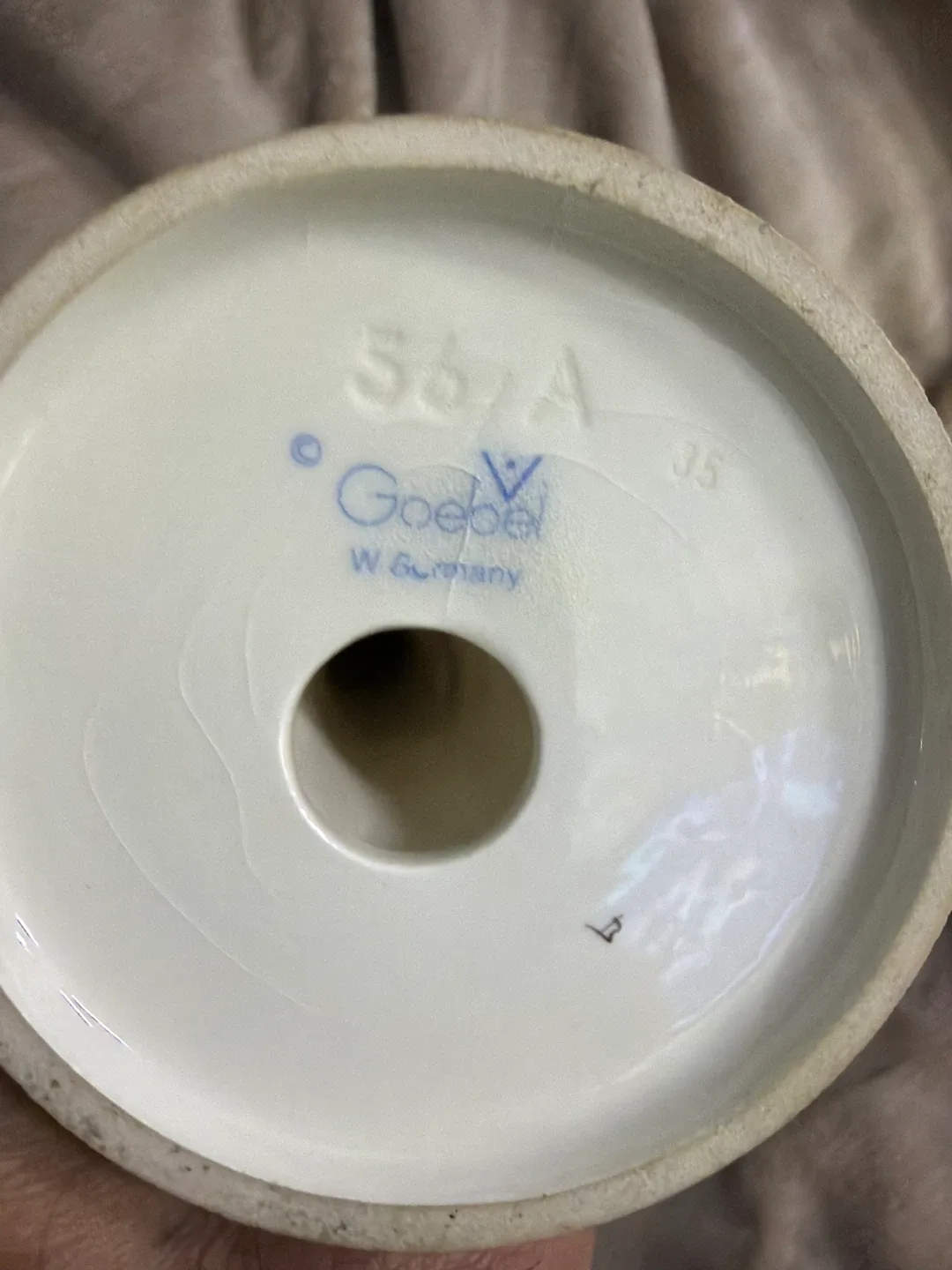 Vintage Goebel Hummel Figurine 56/A image indicator(3)