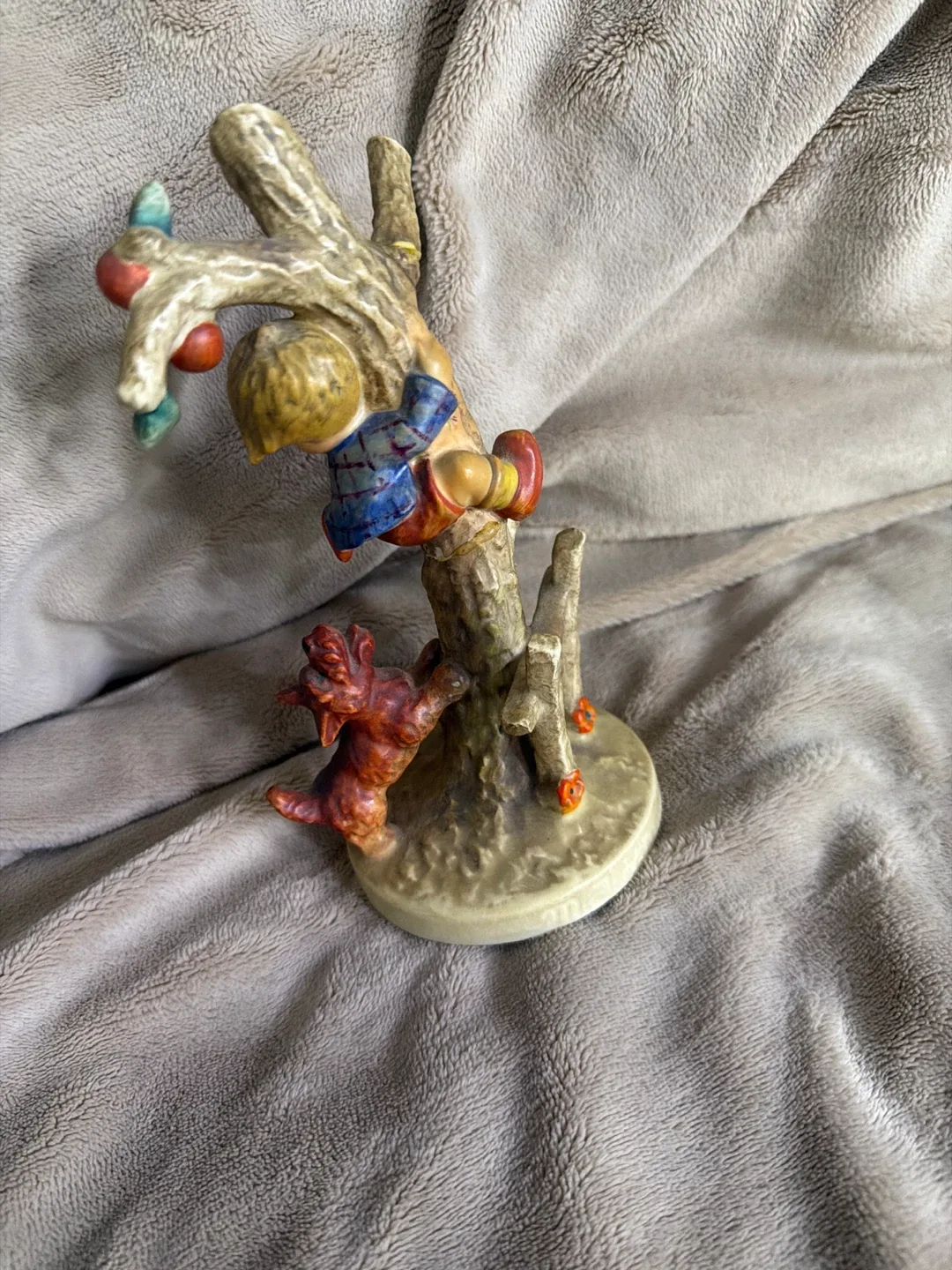 Vintage Goebel Hummel Figurine 56/A image indicator(2)