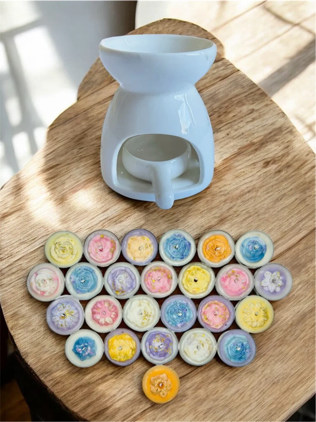 26Pcs In Total, 1Pc Ceramic Oil Burner with 25Pcs Tea Lights. image indicator(4)