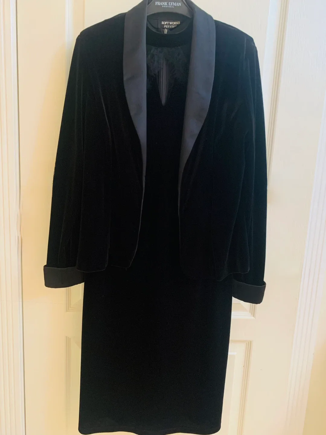 Frank Lyman Velvet & Lace Black Dress - Size 6 image indicator(7)