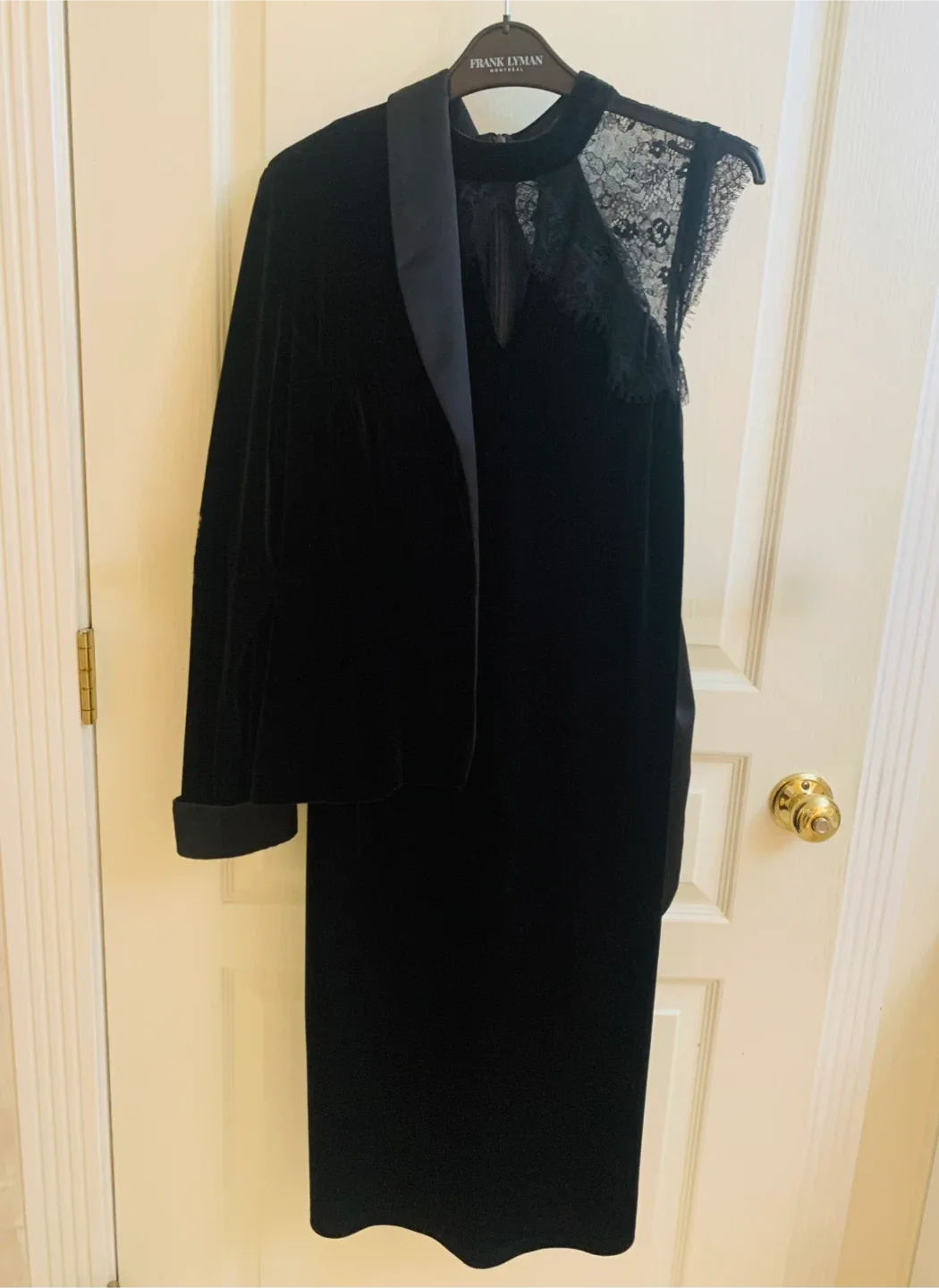 Frank Lyman Velvet & Lace Black Dress - Size 6 image indicator(8)