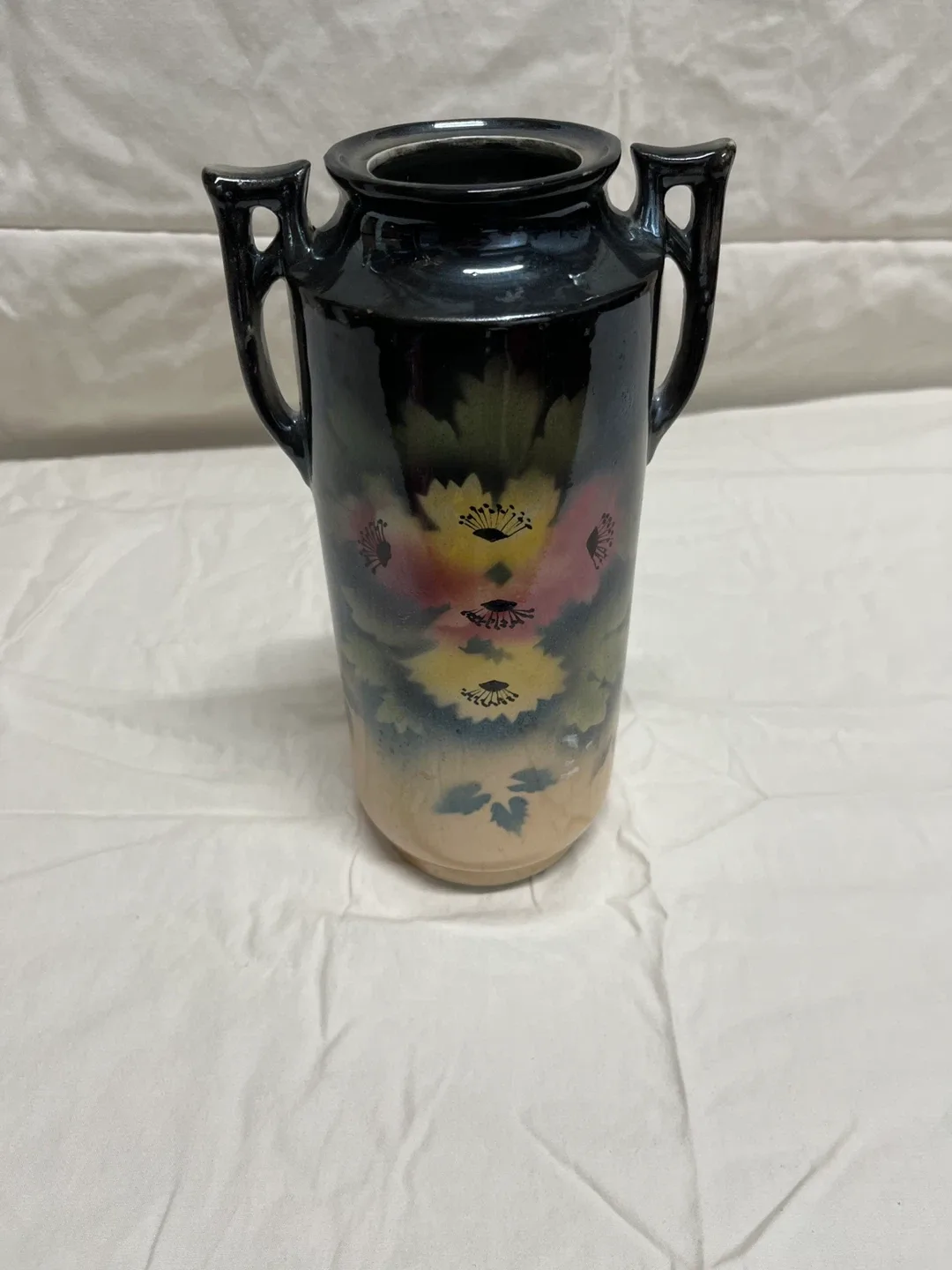 Vintage Floral Vase with Handles image indicator(5)