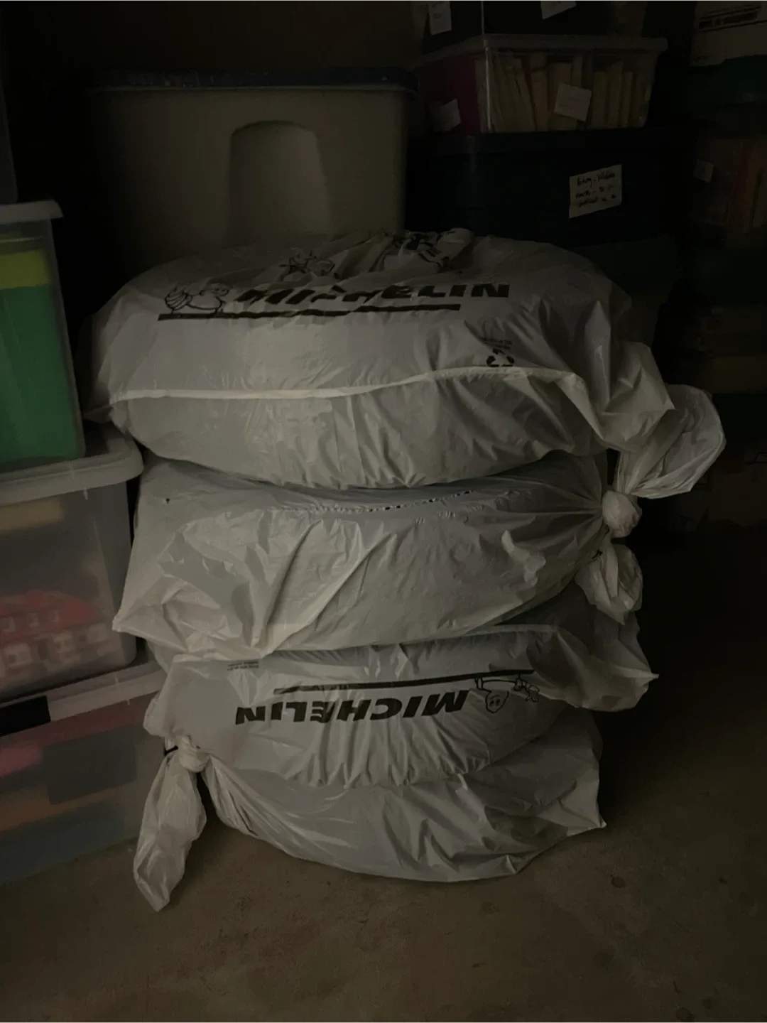 4 Bridgestone Winter Tires 195/65R15 image indicator(2)