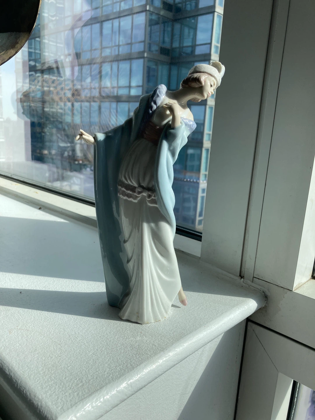 10 inch Lladro feminine figurine