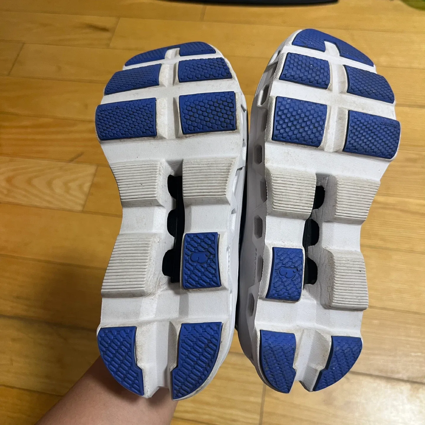 On Cloudmonster  Running Shoes image indicator(5)