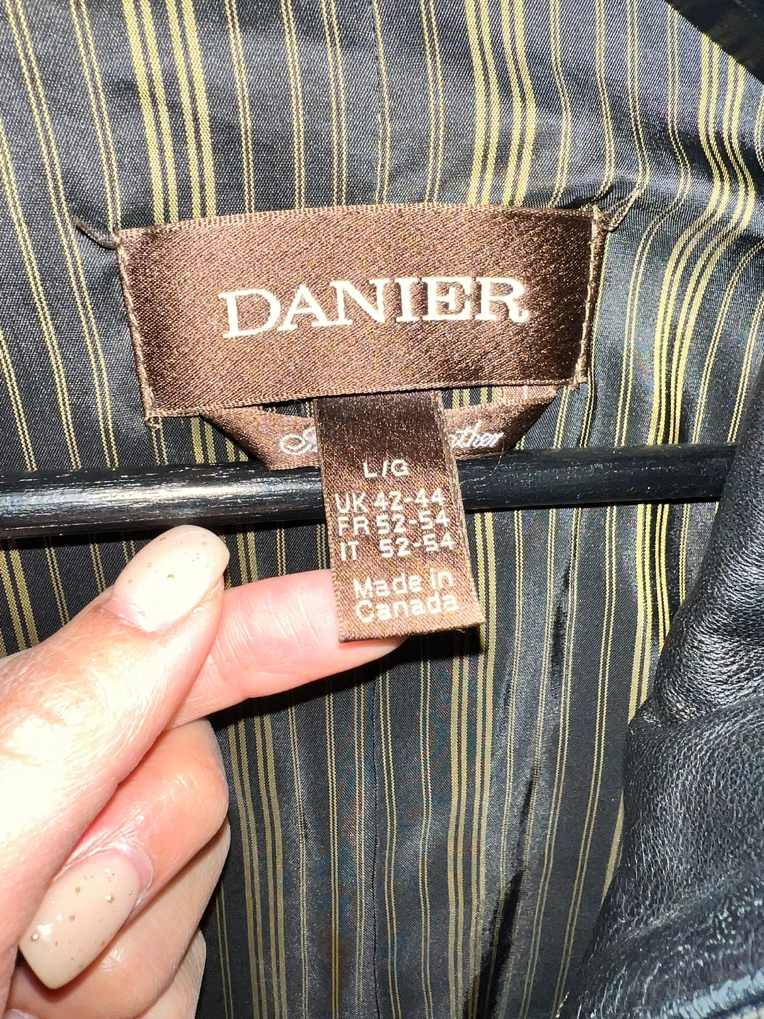 Danier Black Leather Jacket - Size L - photo 5