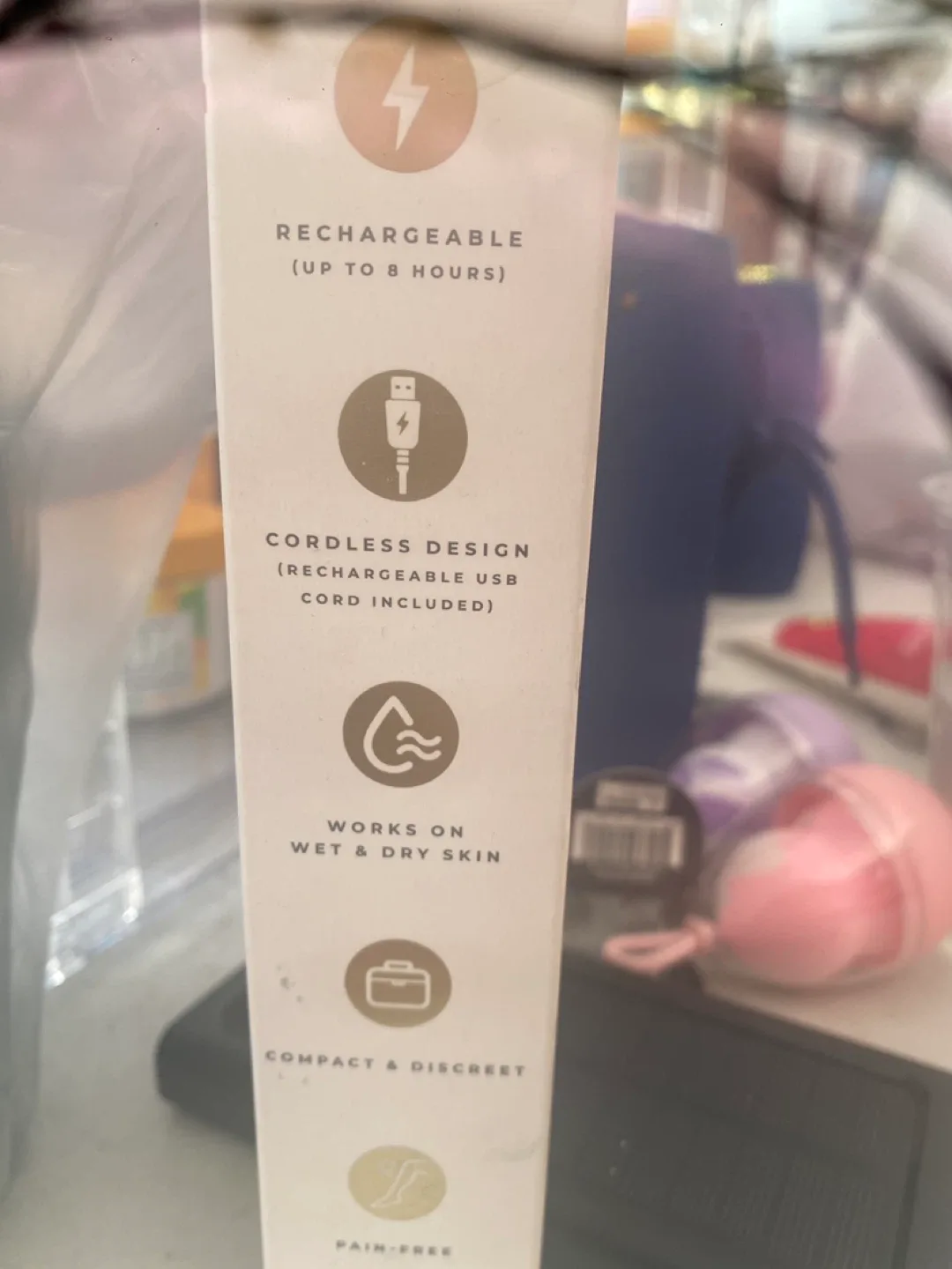 Brookstone Rechargeable Electric Shaver - New in Box image indicator(2)