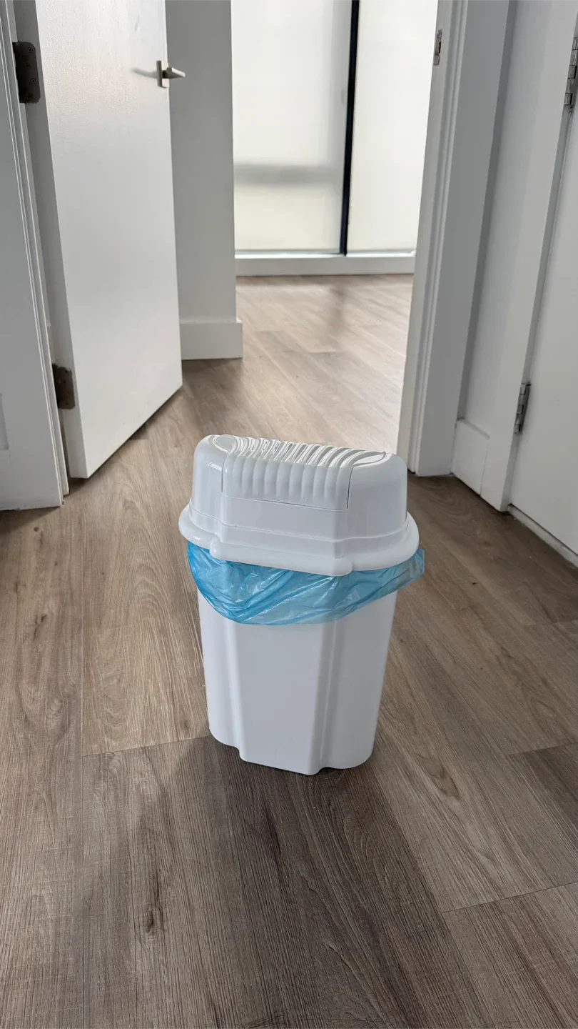 White Step-On Trash Can image indicator(2)