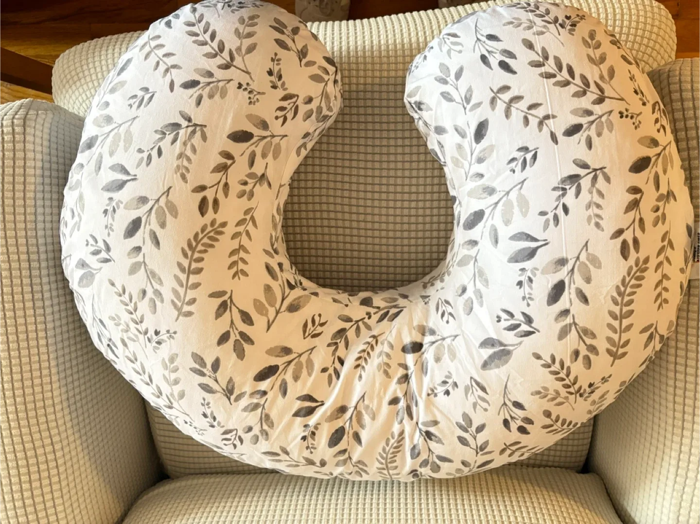 Boppy Nursing Pillow - Excellent Condition! image indicator(2)