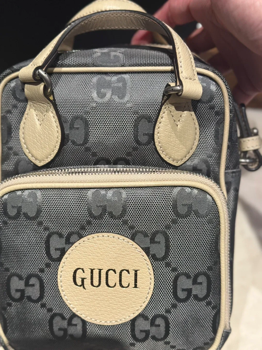 Authentic New Gucci Crossbody Bag Unisex Grey and Cream image indicator(3)