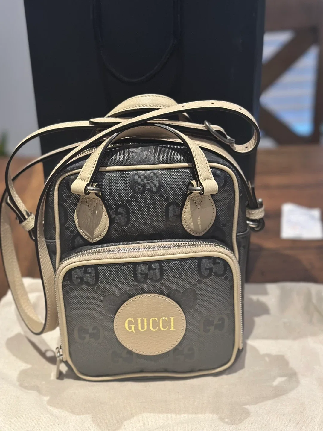 Authentic New Gucci Crossbody Bag Unisex Grey and Cream