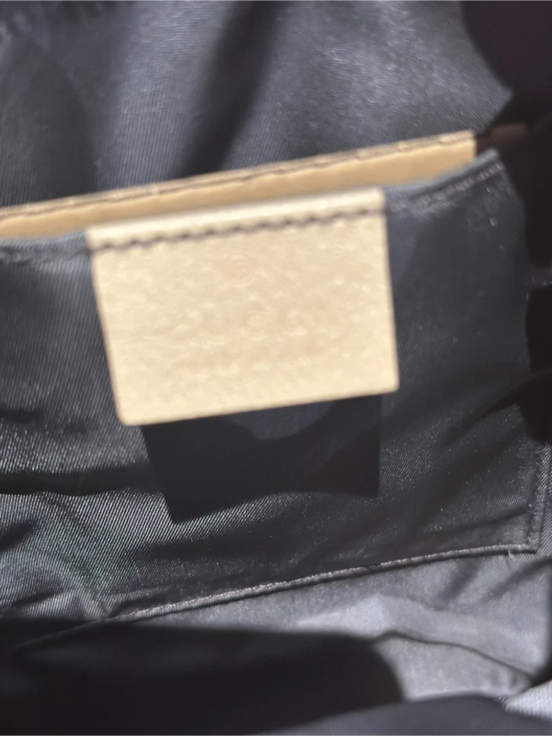 Authentic New Gucci Crossbody Bag Unisex Grey and Cream image indicator(8)