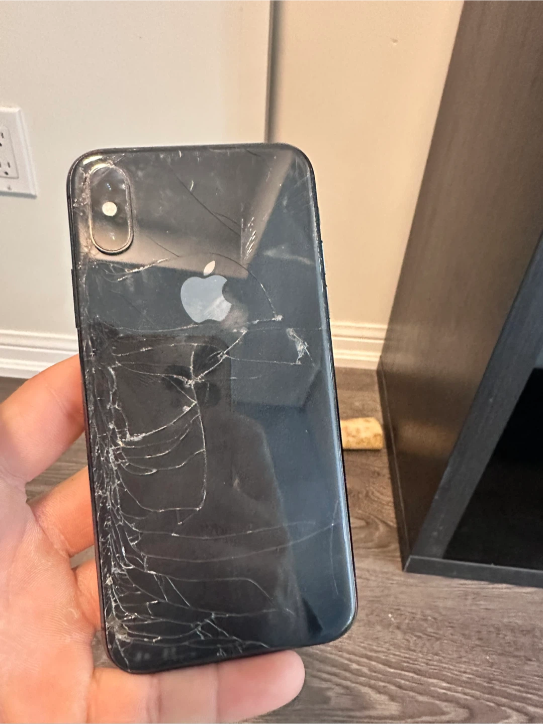 iPhone XS 64gb- Cracked back glass. - photo 2