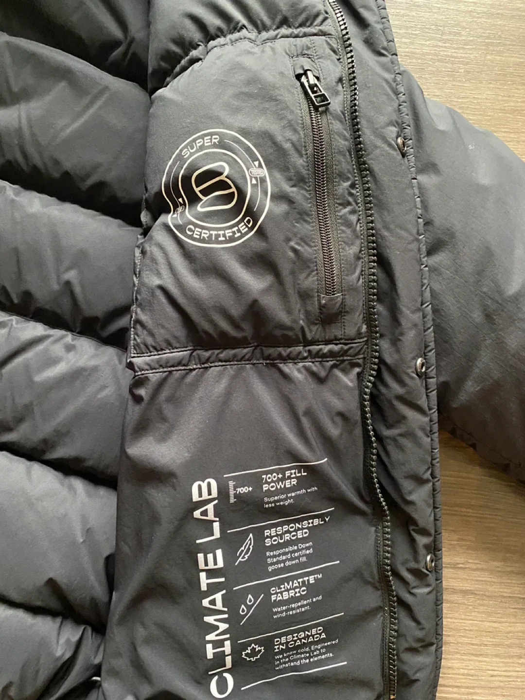 Women’s Aritzia The Super One Puff Jacket Excellent Condition image indicator(4)