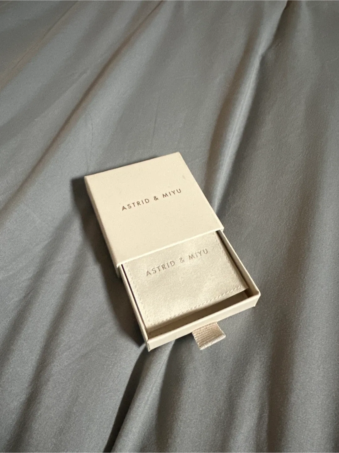 Astrid & Miyu Wave Ring Gold image indicator(3)