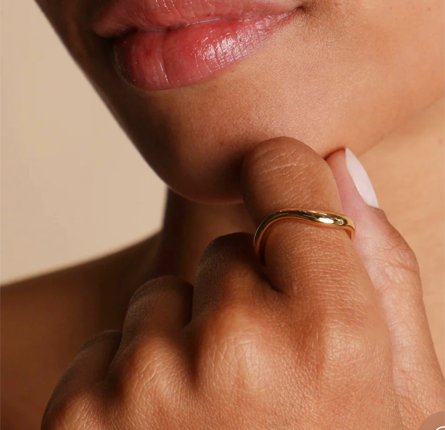 Astrid & Miyu Wave Ring Gold - photo 4