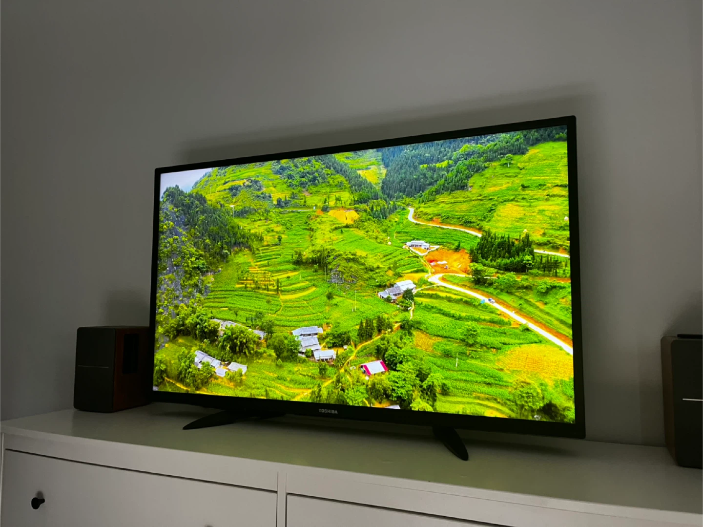 Toshiba 50-inch 4K Ultra HD Smart LED TV - photo 4