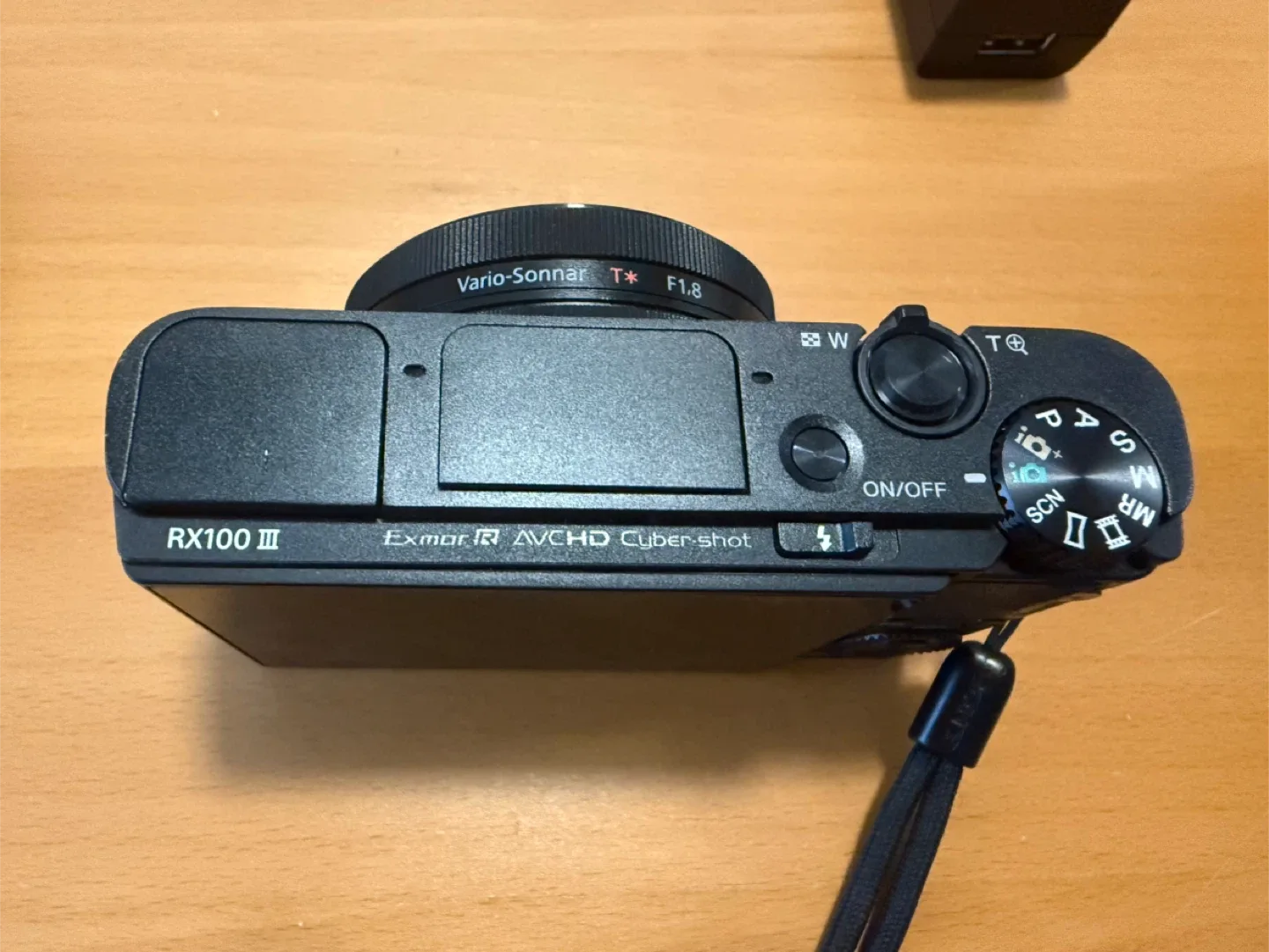 Sony Cybershot DSC-RX100M3 Digital Camera with Box image indicator(3)