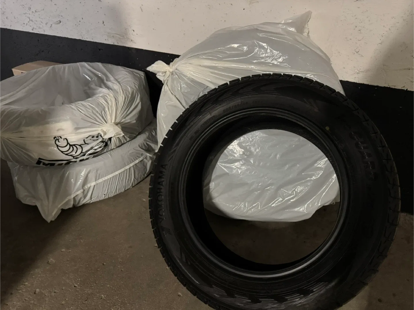 Yokohama IceGuard G075 235/60R18 Tire image indicator(5)