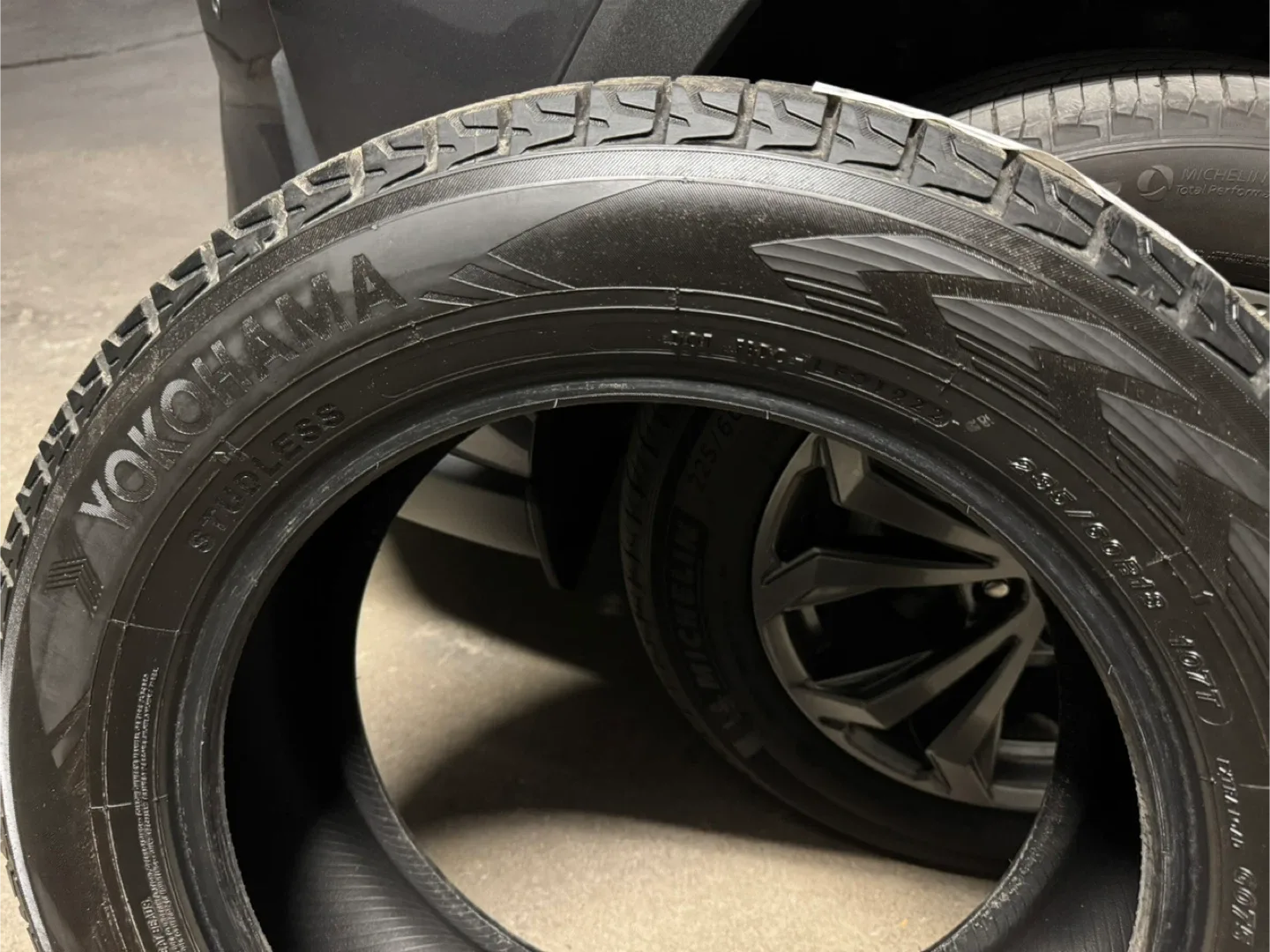 Yokohama IceGuard G075 235/60R18 Tire image indicator(4)