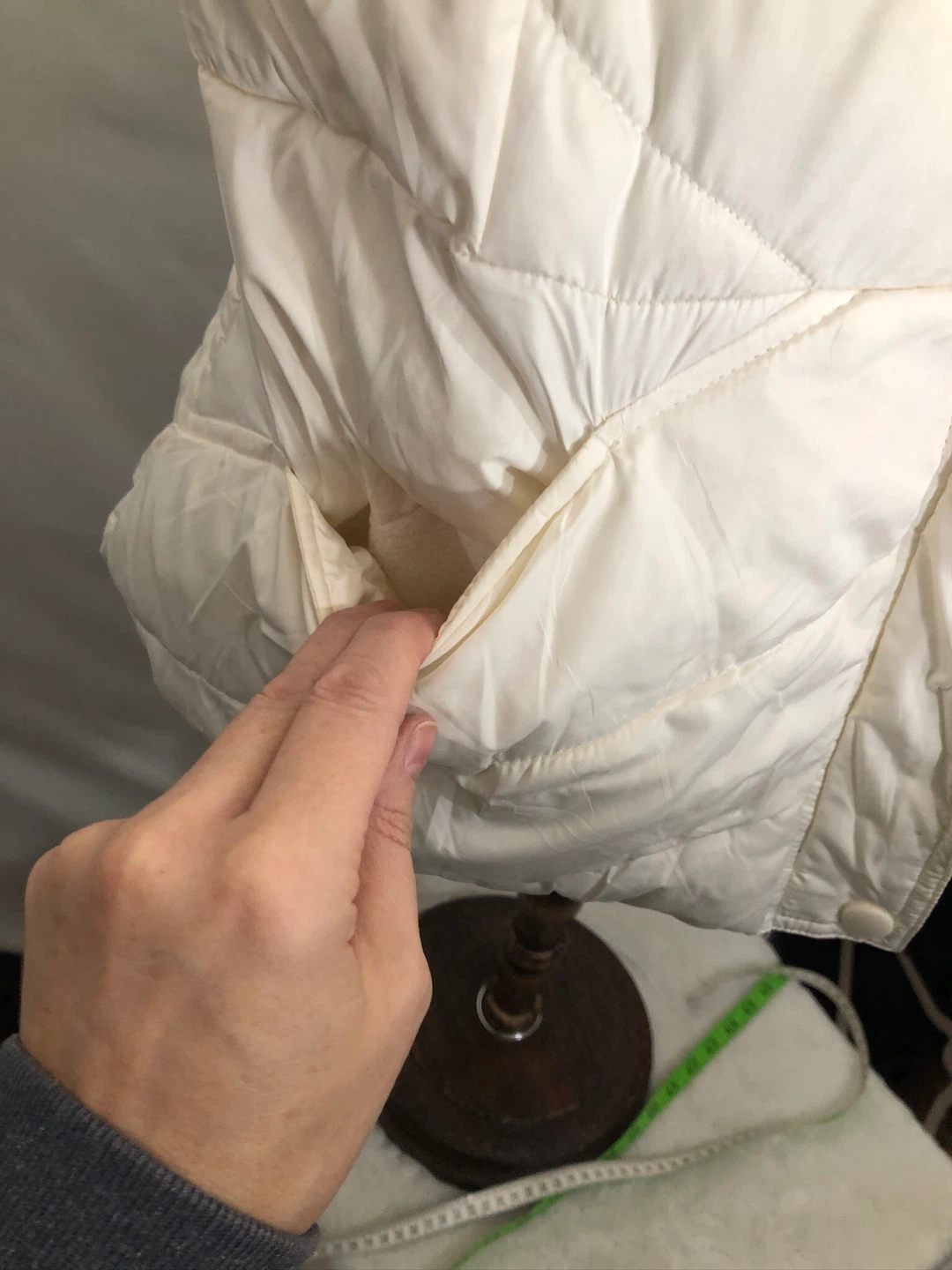 Women’s White Puffer Vest. Size XL. - photo 2