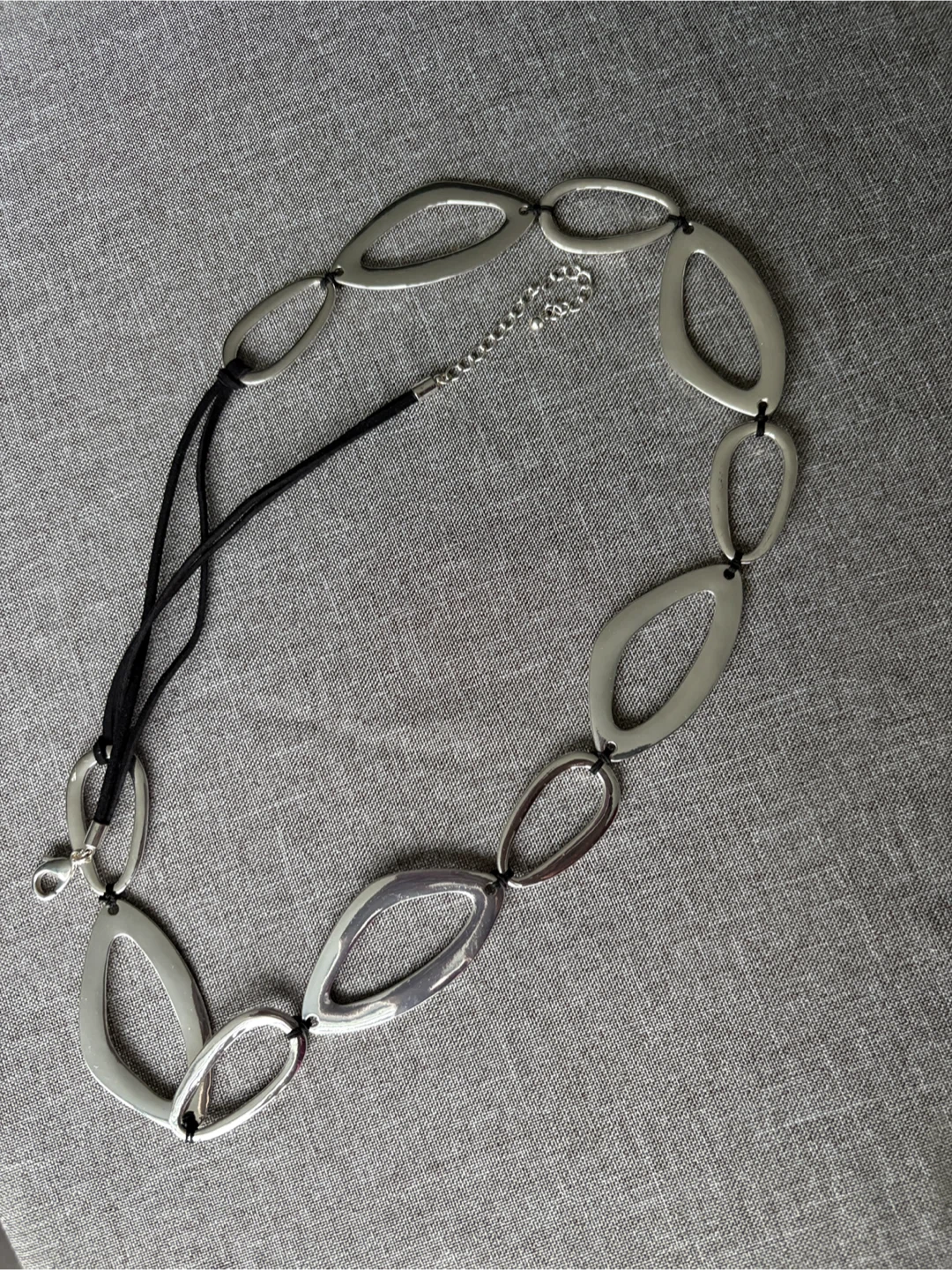 Silver Tone Necklace - photo 2
