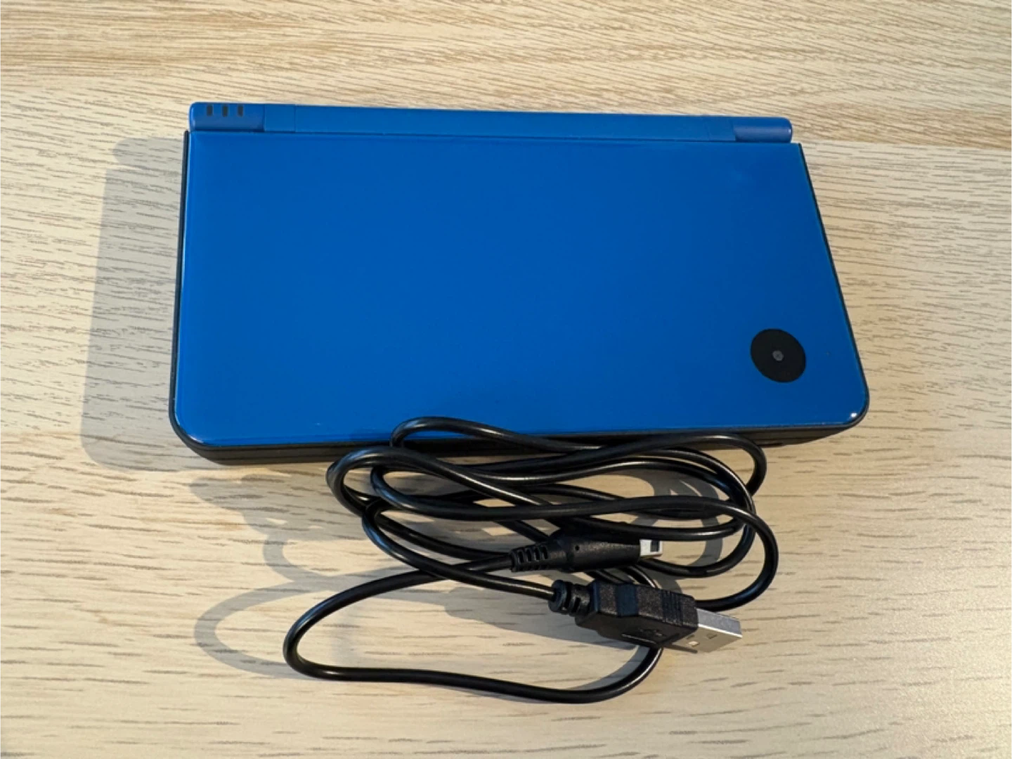 9.9/10 Condition Moddable Nintendo DSi XL Blue with Charger