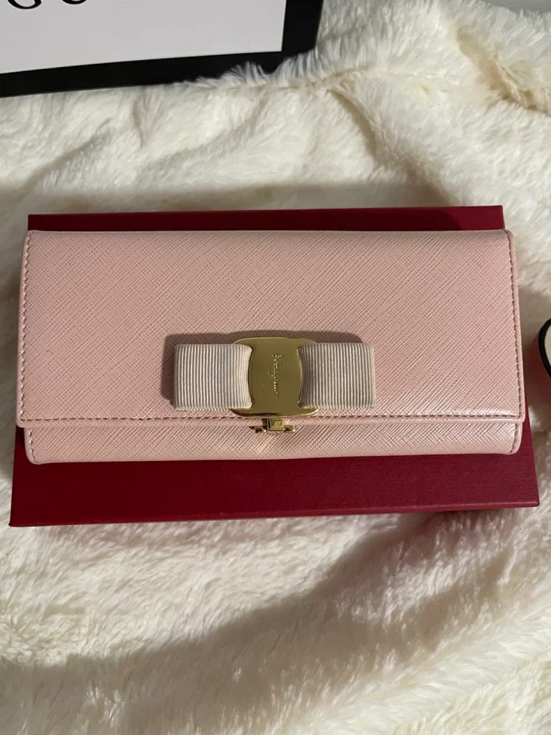 💯% Authentic Salvatore Ferragamo Pink Ms. VARA BOW image indicator(5)