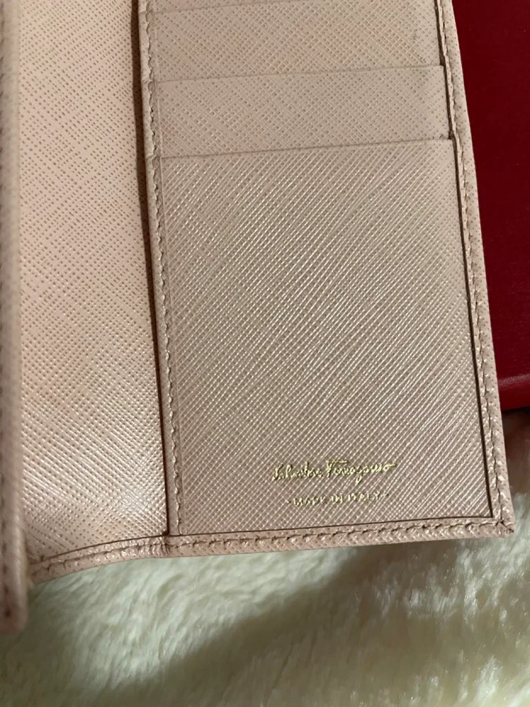 💯% Authentic Salvatore Ferragamo Pink Ms. VARA BOW image indicator(4)